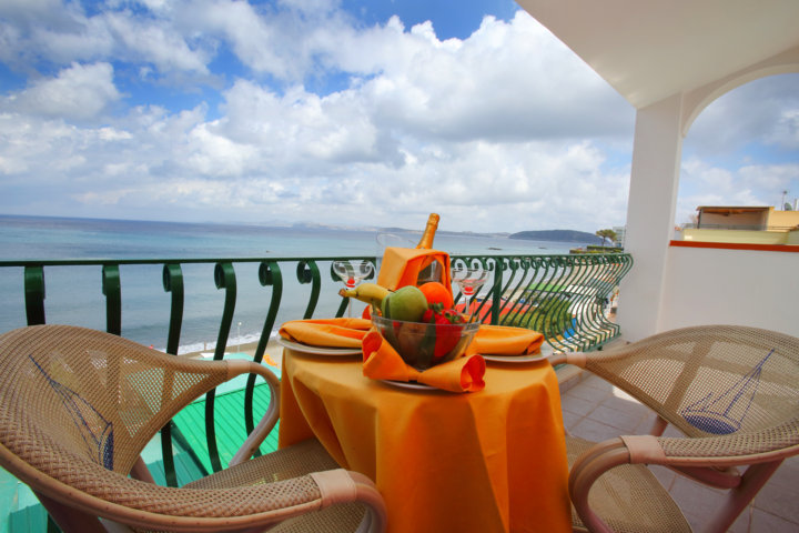 Immagine 1 della camera CAMERA DEMI SUITE FRONTE MARE